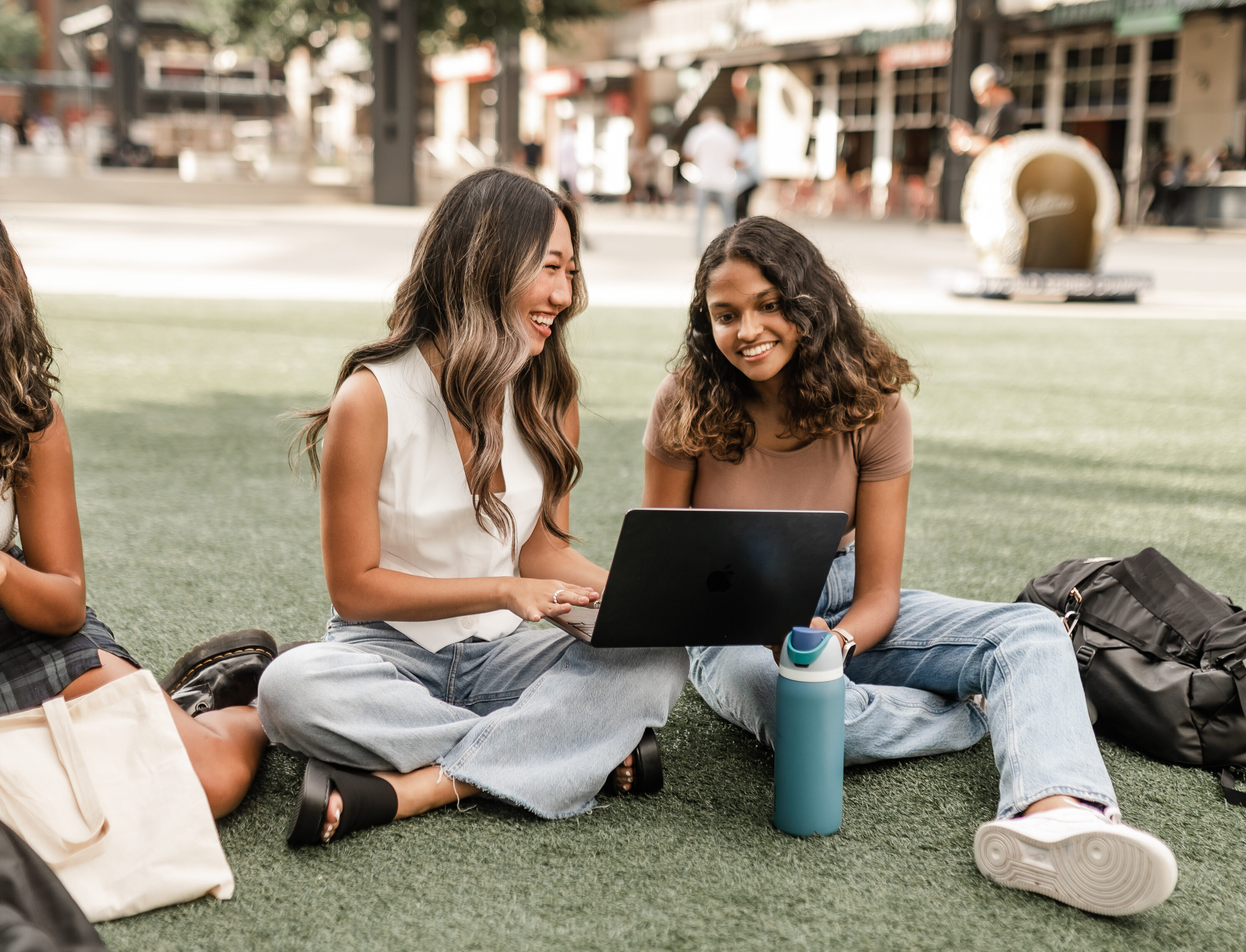 Georgia Tech students looking for roomates online. 